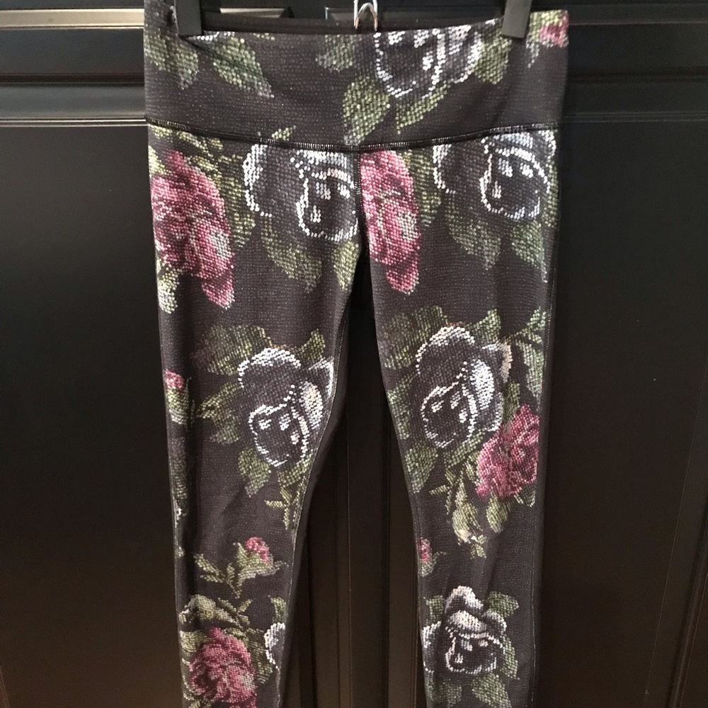 Lululemon Floral Front Wunder Unders Leggings